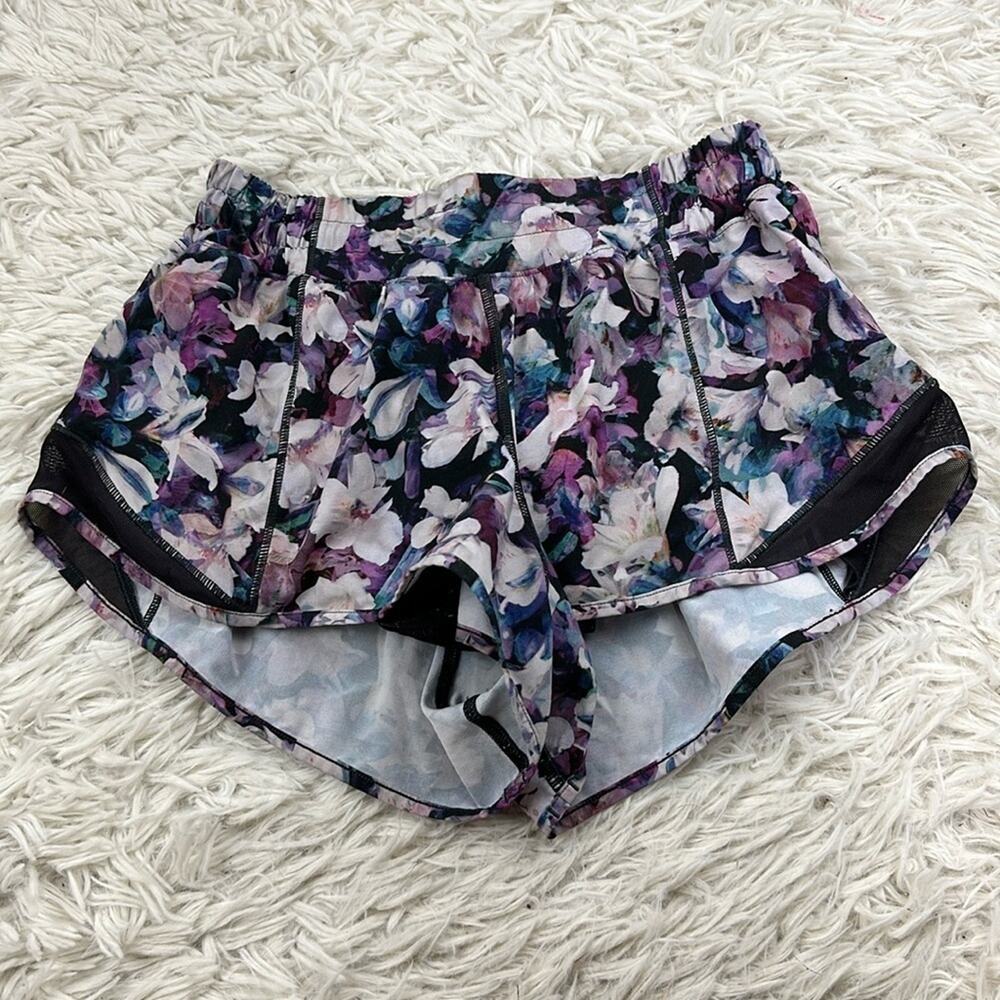 Lululemon Hotty Hot Short II *2.5" Utopia Multi / Deep Phantom